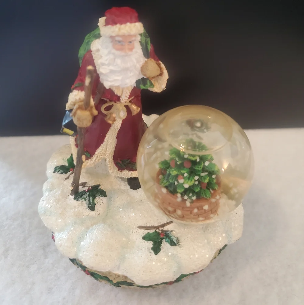 Yankee Candle Father Christmas Candle Topper Old World Holiday Snow Globe